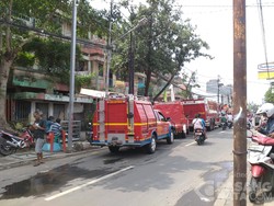 Kebakaran Landa Kawasan Padat Penduduk di Bukit Duri, 18 Damkar Diterjunkan