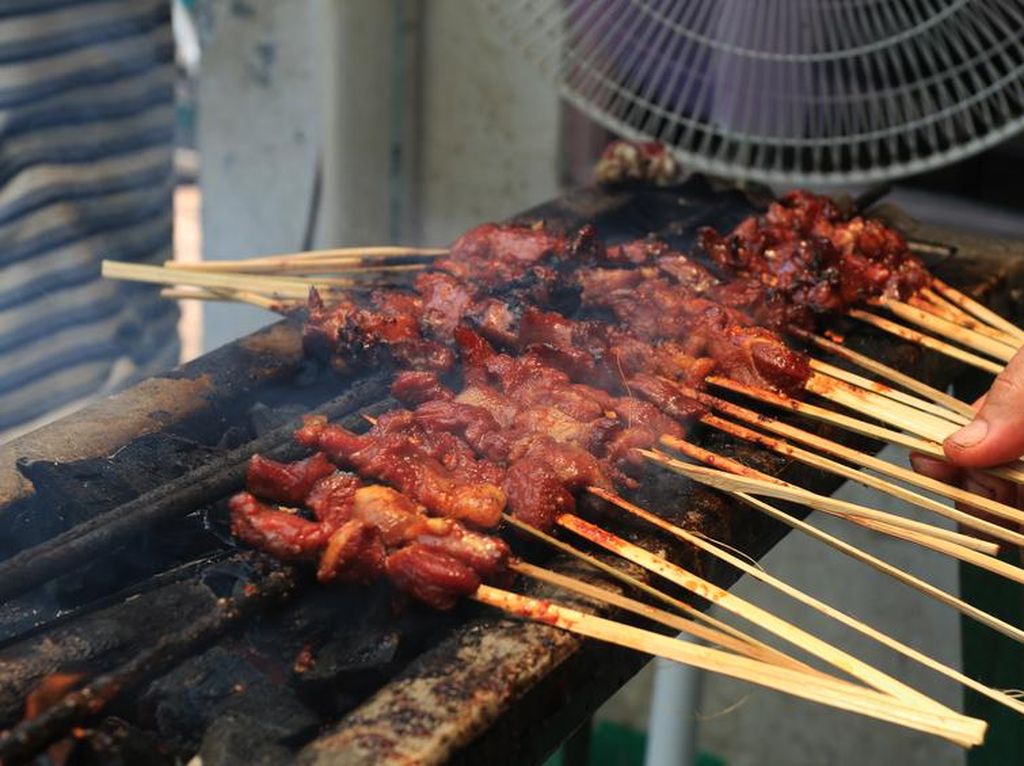 5 Isyarat Tubuh Saat Sudah Berlebihan Makan Sate Kambing 5 Isyarat Tubuh Saat Sudah Berlebihan Makan Sate Kambing