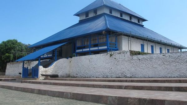 Masjid di Bau-bau yang Konon Terdengar Adzan dari Makkah