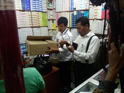 Kasus Obat Ilegal, Polisi Geledah Apotek di Pasar Pramuka