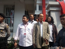 Penolak Ahok di kantor PDIP Dukung Risma Maju Pilgub DKI
