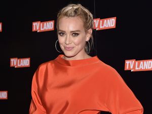 Hilary Duff Mengaku Jijik Pernah Minum Smoothie Dari Plasenta Bayinya Hilary Duff Mengaku Jijik Pernah Minum Smoothie Dari Plasenta Bayinya