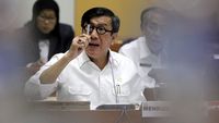 Menkum HAM Dicecar Soal Status Arcandra