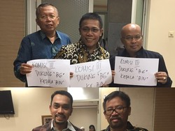 Anggota Komisi III Angkat Poster Dukung Budi Gunawan Jadi Kepala BIN