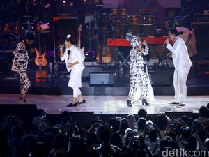 Kolaborasi Maliq & DEssensials dan The Groove, Titi Kamal dan Suami Kompak Banget