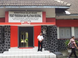 Tjahjo Kunjungi Kantor Mendagri Pertama RI R.A.A Wiranata di Yogyakarta