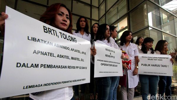 Belasan Wanita Demo di BRTI