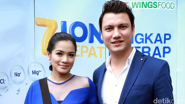 Kompaknya Titi Kamal dan Christian Sugiono