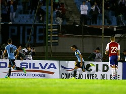Uruguay Hajar Paraguay 4-0