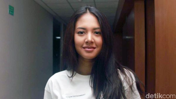 Manisnya Aurelie Moeremans