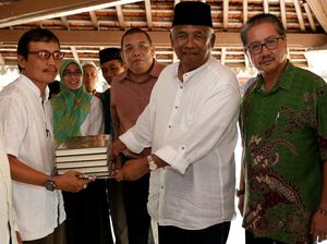 Wakaf Alquran di Pandeglang Banten