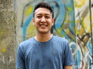 Ini Alasan Dimas Anggara Rayakan Natal Bareng Nadine Chandrawinata