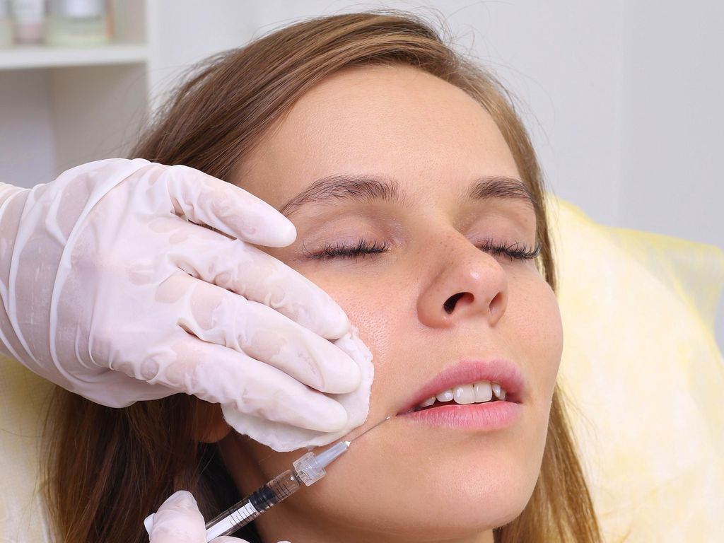 Suntik Filler Bibir Salah Sasaran, Wanita Ini Terancam Buta Suntik Filler Bibir Salah Sasaran, Wanita Ini Terancam Buta