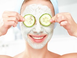 10 Masker Wajah Bahan Alami Untuk Wajah Cerah Bebas Jerawat