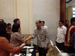 Arcandra Tahar Hadir di Diskusi Projo di Dharmawangsa: Minggir Pak Menteri Mau Lewat