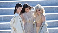Klan Kardashian Eksis di Fashion Show, Wulan Guritno Tetap Awet Muda