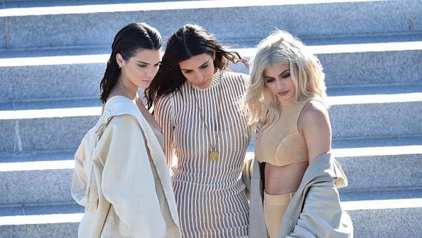 Klan Kardashian Eksis di Fashion Show, Wulan Guritno Tetap Awet Muda