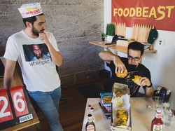 Pria Ini Pecahkan Rekor Makan 170 McNugget