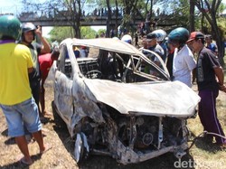 Kecelakaan di Tol Porong, Bangkai Truk Pertamina Belum Bisa Dievakuasi