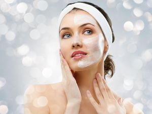 7 Cara Memutihkan Wajah Biar Glowing dan Anti Bokek 7 Cara Memutihkan Wajah Biar Glowing dan Anti Bokek