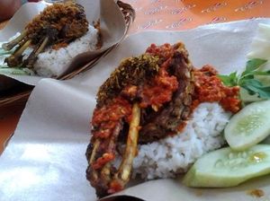 Huah! Sedap Mantap Bebek Penyet Plus Sambal Enak di 5 Tempat Ini Huah! Sedap Mantap Bebek Penyet Plus Sambal Enak di 5 Tempat Ini