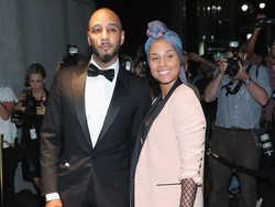 Tampil Tanpa Makeup, Alicia Keys Sebenarnya Pakai Produk Alis dan Bedak