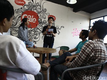 Alicia Mengajar Berani Bicara