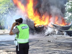 Truk Tangki Terbakar di Tol Sidoarjo Arah Porong, Lalin Macet 4 Km