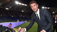 42 Menit Debut Tenis Paolo Maldini