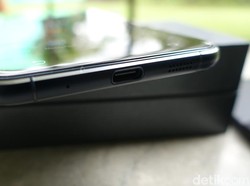 Asus Siapkan Zenfone Zoom Berkamera Ganda