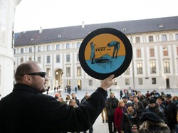 Italia Punya Wisata Mafia, Ceko Punya Wisata Koruptor