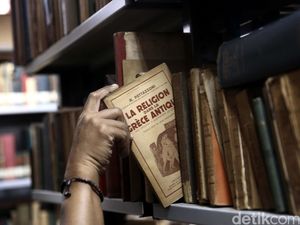 Kamera Ini Bisa Membaca Buku Tertutup