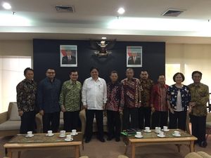 Punya Banyak Hutan, Tapi Bahan Baku Kertas Masih Ada yang Impor