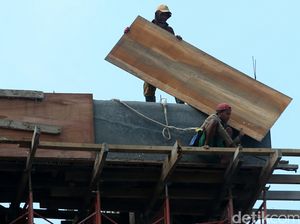 Jumlah Pekerja Informal Bertambah Jumlah Pekerja Informal Bertambah