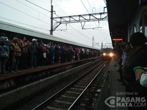 KRL Hanya Sampai Bojonggede, Penumpang ke Arah Bogor Tertahan