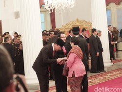 Jadi Kepala BIN, Budi Gunawan Cium Tangan Mega dan Salam Komando dengan Tito