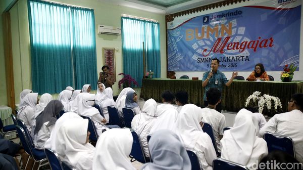 Kepala Jamkrindo Mengajar di SMKN 3