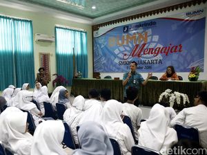 Kepala Jamkrindo Mengajar di SMKN 3