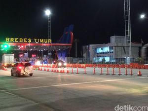 Sabtu Pagi, Antrean di GT Brexit Ramai Lancar