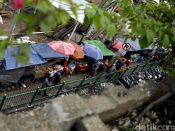 Ahok Bakal Tertibkan PKL Bandel di Trotoar