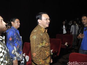 Naik Perahu Cepat, Ahok Merapat di Pulau Pramuka Resmikan RPTRA Naik Perahu Cepat, Ahok Merapat di Pulau Pramuka Resmikan RPTRA