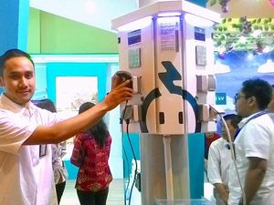 Baterai HP Habis Saat Belanja di Pasar, PLN Sebar Colokan Listrik