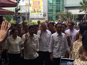 Jokowi Blusukan Bareng Duterte di Tanah Abang