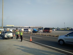 Libur Panjang Natal, Tol Jakarta-Cikampek Padat di KM 59 Hingga KM 60
