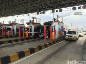 Ada Kepadatan 1 Km Jelang Gerbang Tol Brexit Arah Semarang