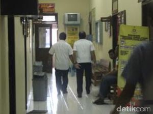 Ketua dan Bendahara KONI Dijadikan Tersangka Korupsi Dana Hibah Pemkab Blitar Ketua dan Bendahara KONI Dijadikan Tersangka Korupsi Dana Hibah Pemkab Blitar