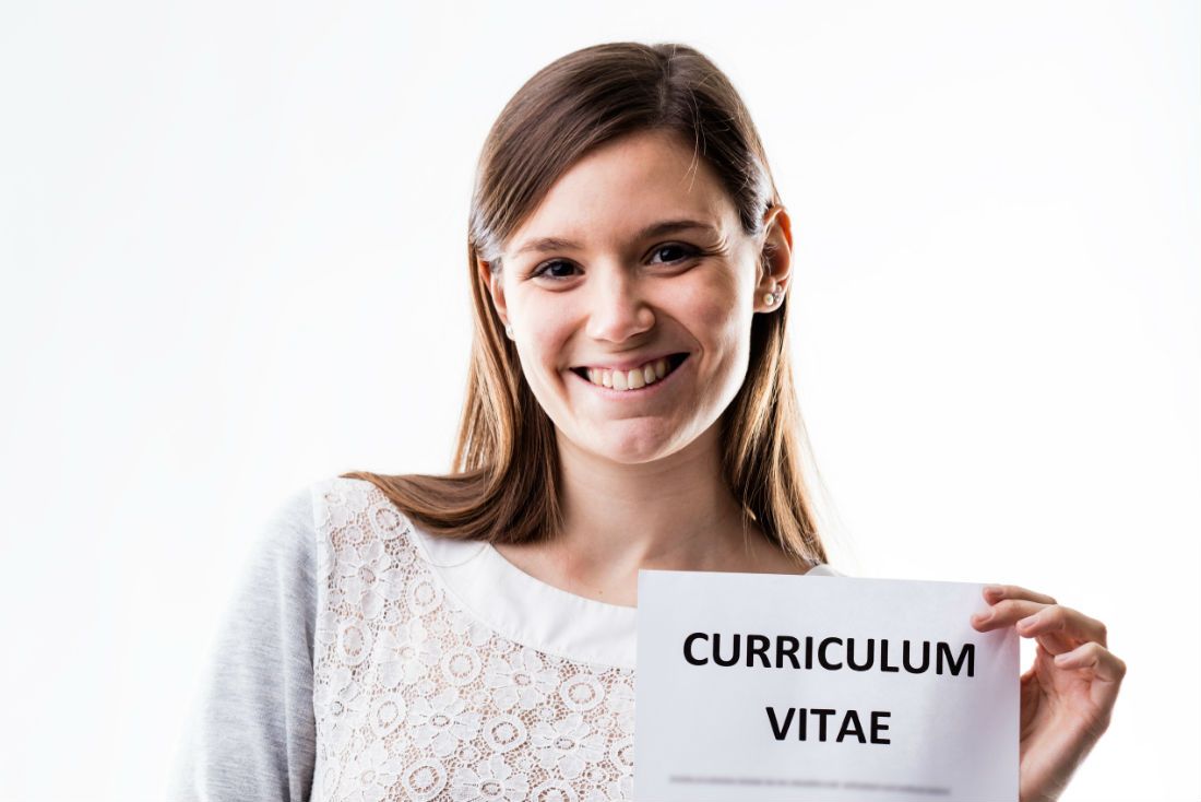 ilustrasi fokus Curriculum Vitae lamaran kerja