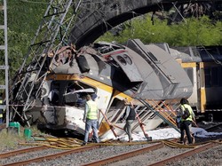 Kereta Anjlok di Spanyol Tewaskan 3 Orang, Puluhan Luka-luka