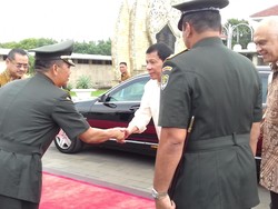 Duterte Ziarah ke Makam Pahlawan di TMP Kalibata