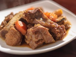 Olah Daging Sapi Jadi Semur yang Gurih Manis